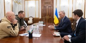 Ерік Шмідт торік зустрічався з з міністром оборони Олексієм Резніковим та головою ОП Андрієм Єрмаком (Фото:president.gov.ua)