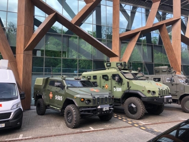 «За рік виробник САУ «Богдана» стане єдинорогом». Українська оборонка у 2023-му зросла втричі та виготовила зброї на $3 млрд. Потенціал – впʼятеро більше. Що заважає? /Фото 1