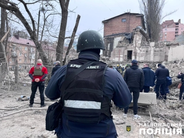 Росія завдала удару по Києву двома балістичними ракетами, є руйнування та потерпілі (оновлюється) /Фото 12