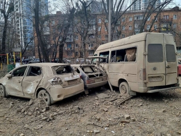 Росія завдала удару по Києву двома балістичними ракетами, є руйнування та потерпілі (оновлюється) /Фото 6