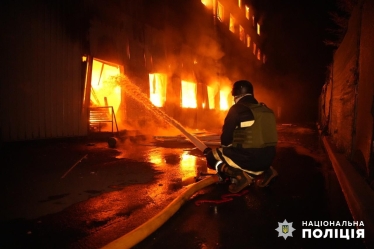 Росія знищила сортувальне депо та відділення «Нової пошти» в Одесі /Фото 1