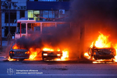 Росія завдала авіаудару по Запоріжжю. Відомо про 13 загиблих, 80 осіб звернулось до лікарень (оновлено) /Фото 4