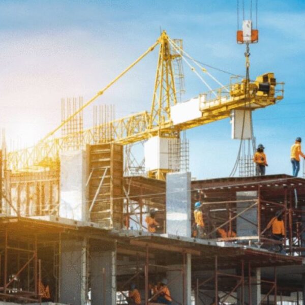 Дніпро: Зарплати будівельникам зросли, ціни на житло?