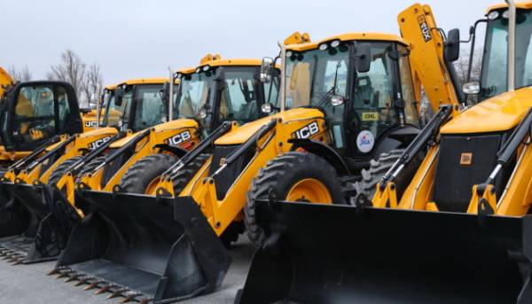 UA Finansy 29 JICA: 38 одиниць техніки для відбудови Запоріжжя та Чернігова