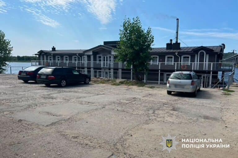 Київ: незаконне захоплення причалу під забудову 8