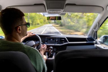 Виїзд за кордон на чужому авто: 5 правил