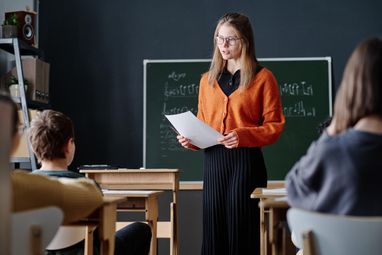 ТОП-10 країн: Де вчителі отримують найвищу зарплату