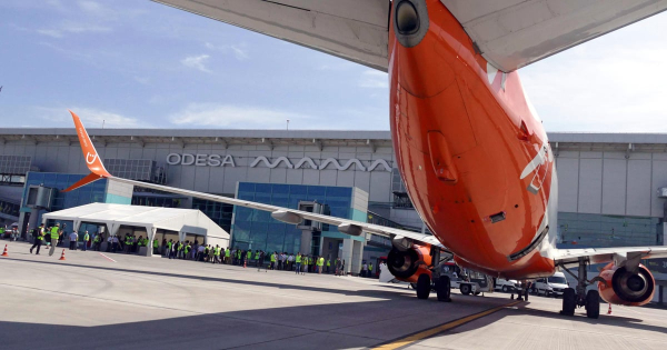 Європа: дефіцит пального спричиняє масові скасування авіарейсів