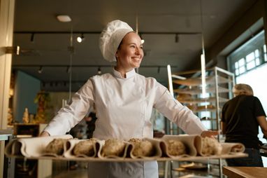 Молодь на роботі: 5 професій та зарплати від 15 тис. грн