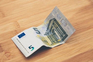 UA Finansy 34 Реальна зарплата в ЄС: мінус 1,7% з 2021 року