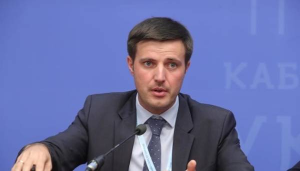 Бюджет України: допомога, ВВП, податки.
