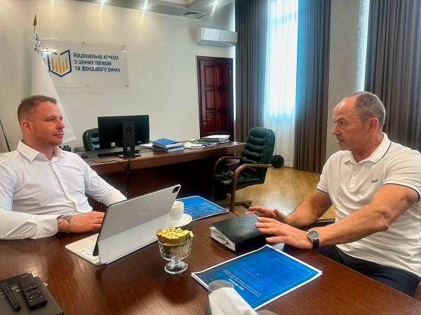 Голова Нацкомісії з цінних паперів та фондового ринку (НКЦПФР) Ірина Семенюк провела зустріч з віце-прем’єром Сергієм Тігіпком, під час якої обговорювалося питання залучення інвестицій приватних компаній.