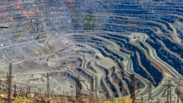 Південний гірничо-збагачувальний комбінат частково зупиняє діяльність через напади ворога на комерційні судна цивільного призначення