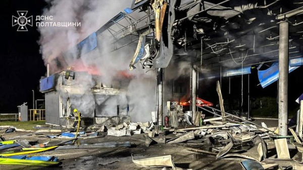 Депутат обласної ради повідомив, що Російська Федерація знищила всі автозаправні станції на шляху з Харкова до Полтави.