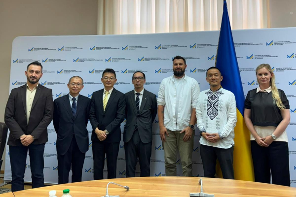 Україна та JICA налагодять співпрацю щодо створення мережі лабораторій для аналізу ґрунтів після розмінування, розпочавши пілотний проект в Ізюмі.
