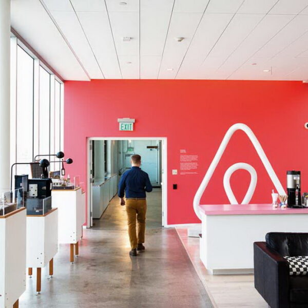 Airbnb: 50% менше вечірок завдяки AI