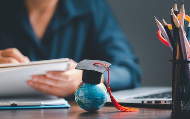 Навчання за кордоном 2026: скільки коштує?