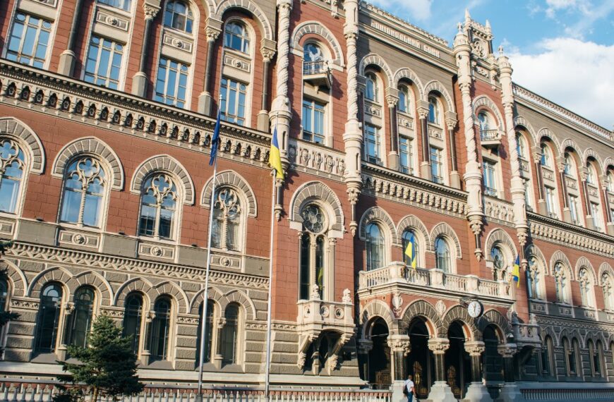 Банк “Альянс” — лідер збитків: -369 млн грн за пів року