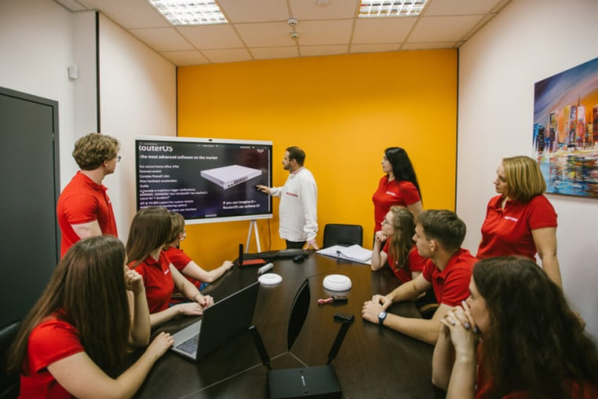 B2B-дистрибуція: війна та ШІ трансформують мережеве обладнання 10 B2B-дистрибуція: війна та ШІ трансформують мережеве обладнання 10