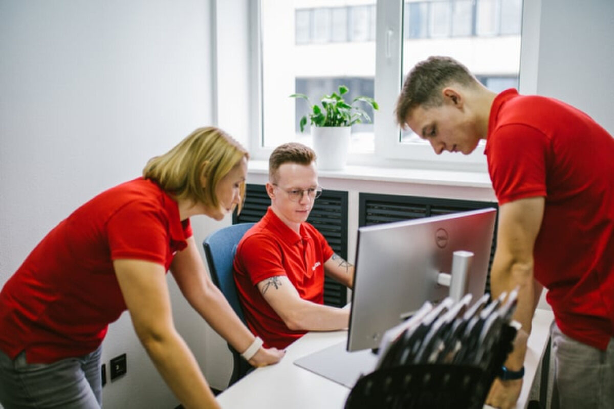 B2B-дистрибуція: війна та ШІ трансформують мережеве обладнання 9 B2B-дистрибуція: війна та ШІ трансформують мережеве обладнання 9