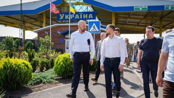 Калашник: Молдова має намір запропонувати Україні 20 локомотивів
