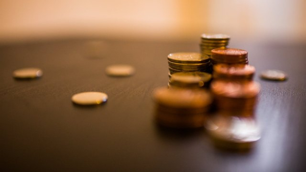 Нерегульовані економісти знизили оцінку зростання економіки України на 2026 рік з 2,4% до 1,1% через затяжний конфлікт.
