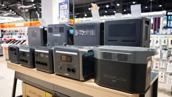 Зростання продажів зарядних станцій у магазинах “Епіцентр” склало 28%, а павербанків – 44% у зв’язку з інтенсивними атаками.