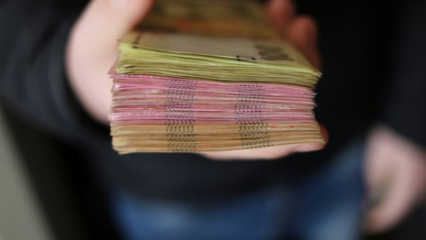 Середня заробітна плата в Україні у липні зменшилася на 1,6%, склавши 32,243 тисячі гривень, – Держстат
