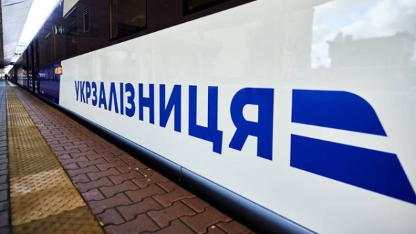 Укрзалізниця” уклала угоду з ПАТ “Крюківський вагонобудівний завод” щодо закупівлі 10 пасажирських вагонів вартістю 1,1 мільярда гривень.