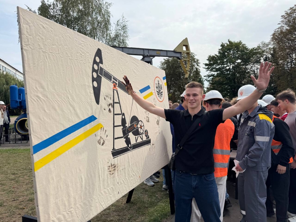 ІФНТУНГ: 100 першокурсників стали нафтовиками 21 ІФНТУНГ: 100 першокурсників стали нафтовиками 21