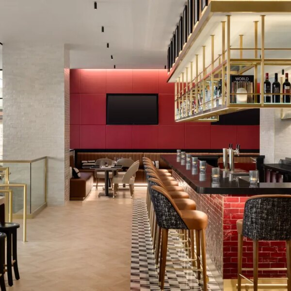 Crowne Plaza Times Square: $100 млн на оновлення