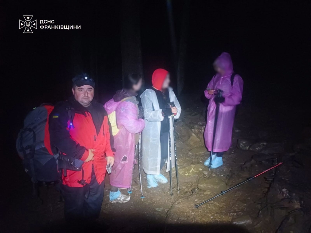 33 туриста врятовано: допомогли спуститися з Говерли 6 33 туриста врятовано: допомогли спуститися з Говерли 6