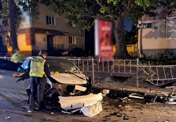 П’яний водій Tesla спричинив ДТП: є постраждала