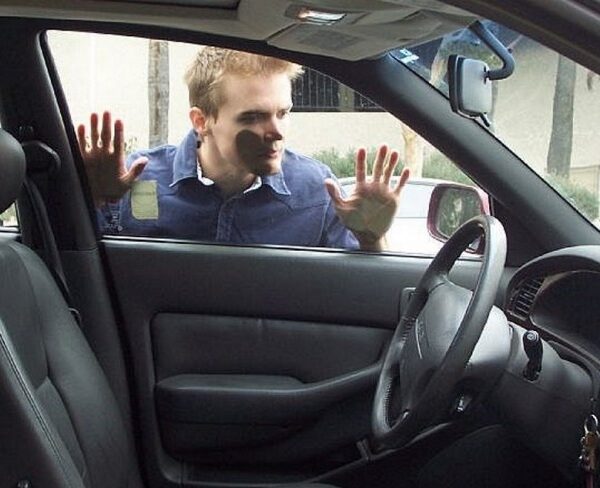 Відкриття авто: посібник для випадків забутих ключів