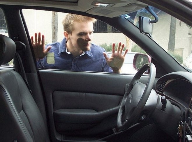 Відкриття авто: посібник для випадків забутих ключів