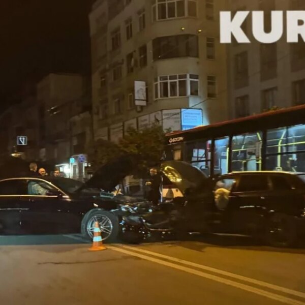 П’яний водій Mercedes на зустрічці: 2 авто, є постраждалі