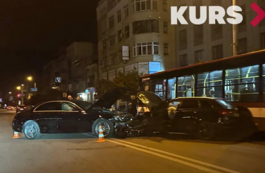 UA Finansy 27 П’яний водій Mercedes на зустрічці: 2 авто, є постраждалі