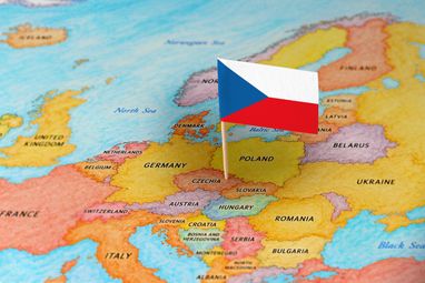 Чехія скоротить допомогу українцям на 4 млрд крон
