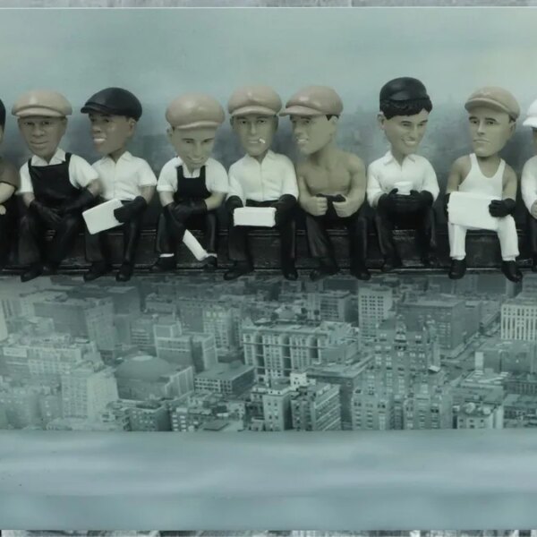 UA Finansy 39 Bobbleheads з’їли обід на хмарочосі: 2 стадіони отримали апгрейди