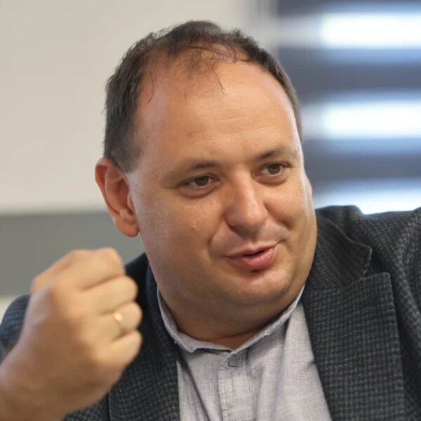 Марцінків: 3 причини, чому трава на Карпатській не скошена