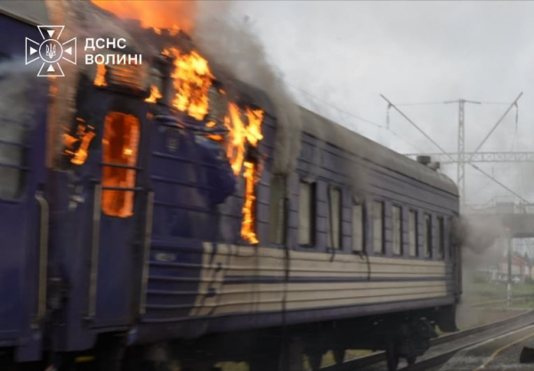 Укрзалізниця": атака на інфраструктуру, загорання вагонів у Луцьку 7 Укрзалізниця": атака на інфраструктуру, загорання вагонів у Луцьку 7