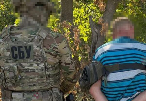 Кіровоградщина: СБУ затримала коригувальника ФСБ зі зброєю