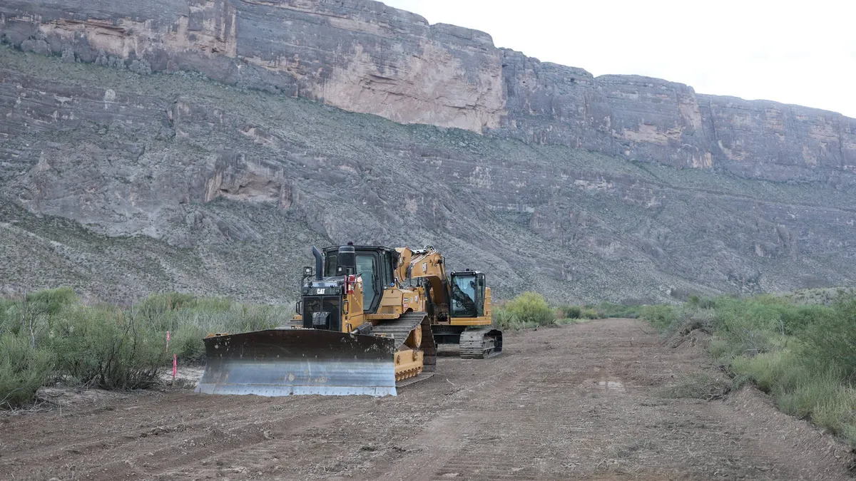 Feds зупинили будівництво на кордоні в Big Bend. 4