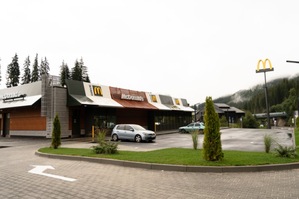 McDonald’s у Буковелі: як працює перший ресторан у Карпатах 8
