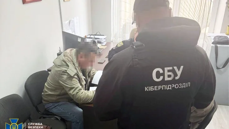 СБУ: 100 тис. грн хабарів від ухилянтів на Прикарпатті 2 СБУ: 100 тис. грн хабарів від ухилянтів на Прикарпатті 2
